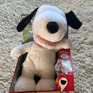 laughing snoopy